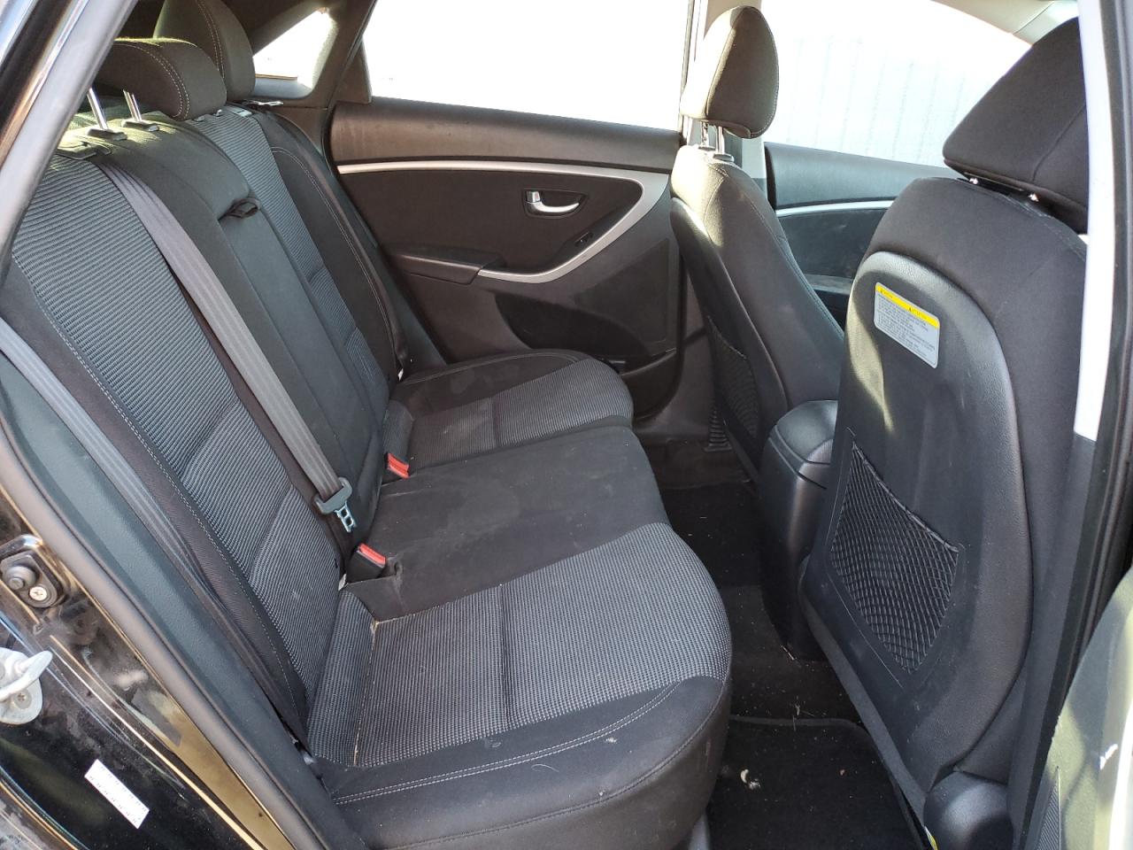 2017 Hyundai Elantra - Image 10