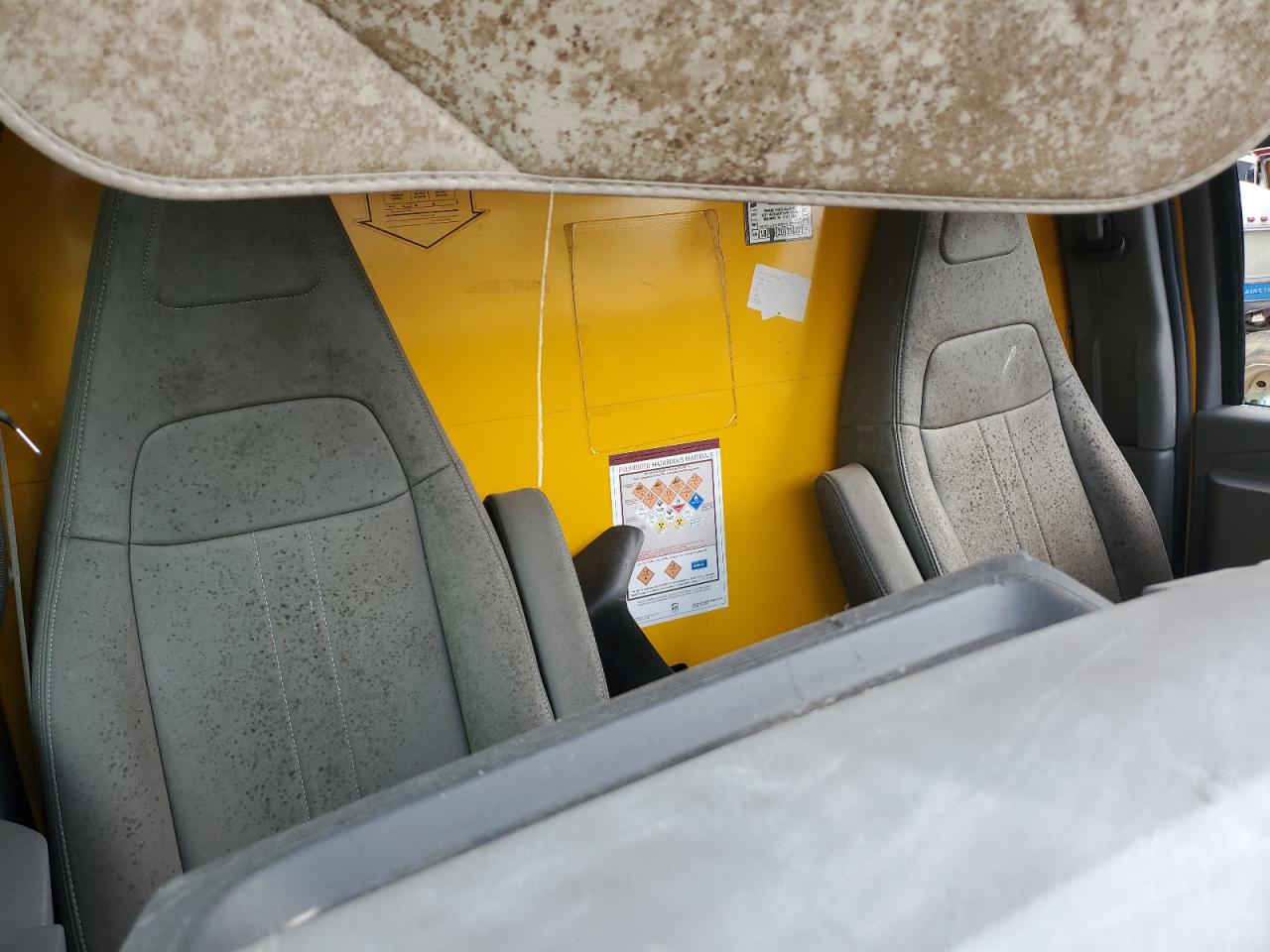 2018 GMC Savana - Image 11
