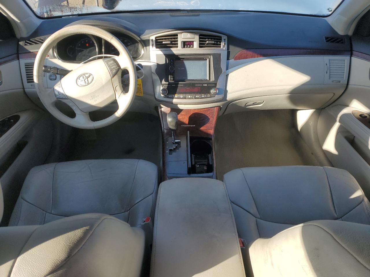2011 Toyota Avalon - Image 8