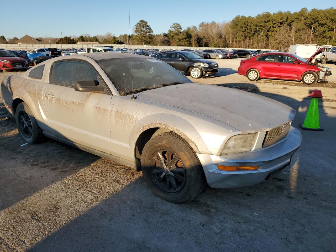 2005 Ford Mustang - Image 4