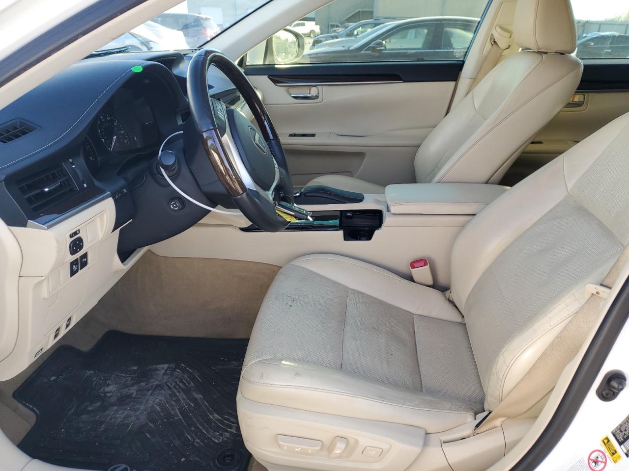 2015 Lexus ES - Image 7