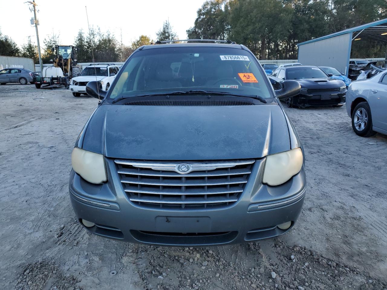 2005 Chrysler Town & Country - Image 5
