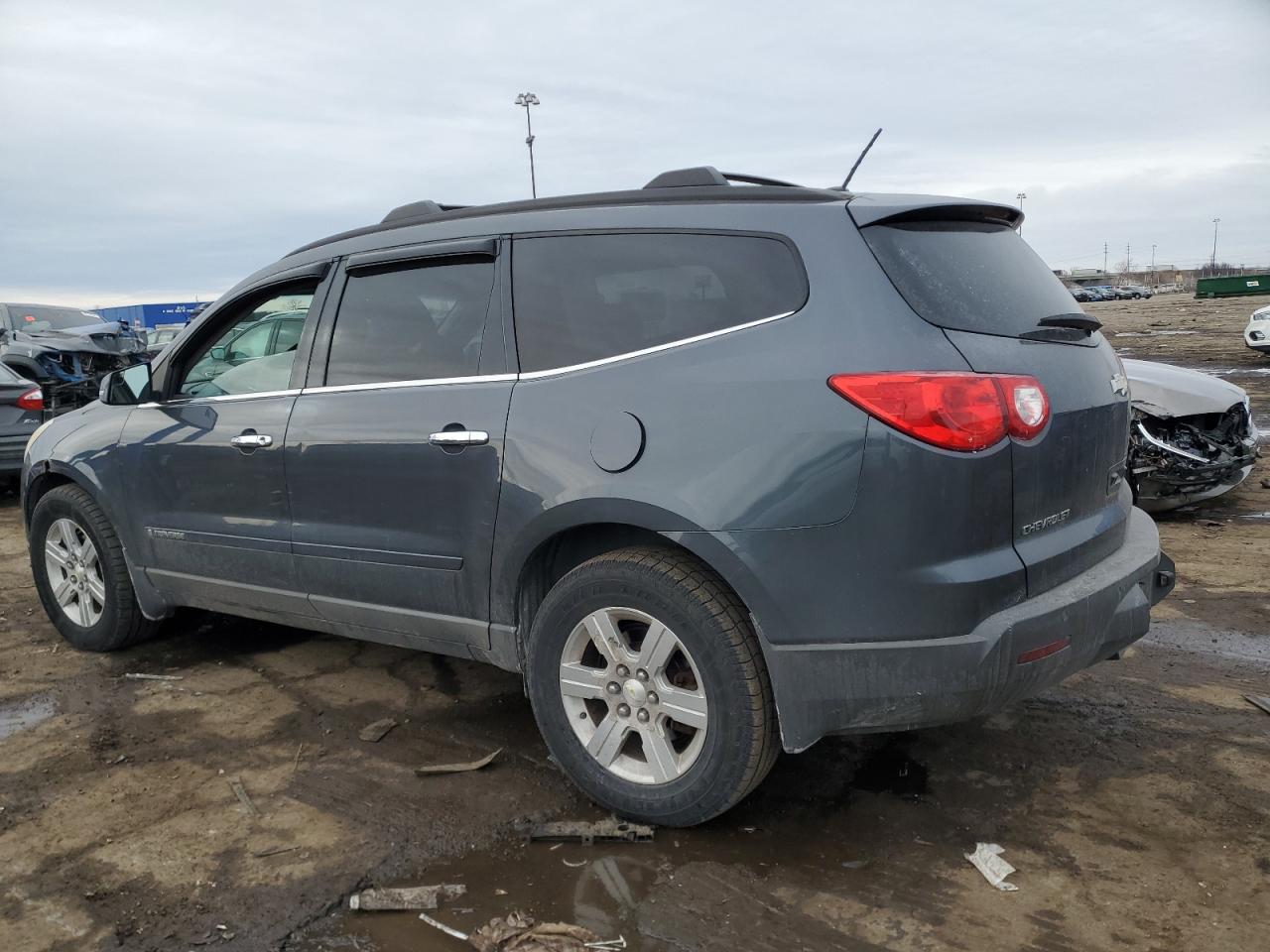 2009 Chevrolet Traverse - Image 2