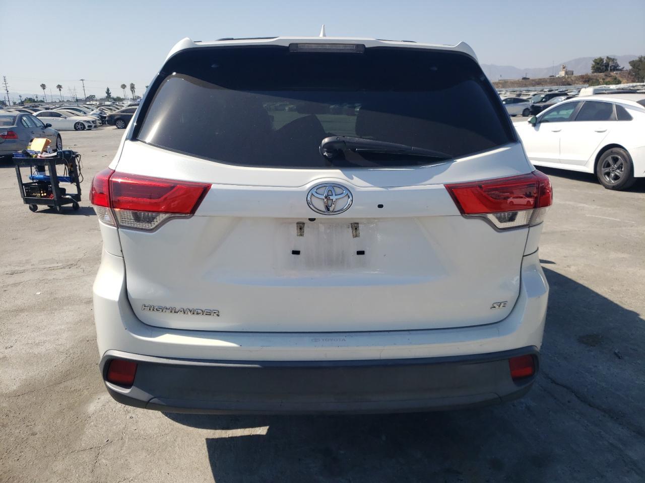 2018 Toyota Highlander - Image 6
