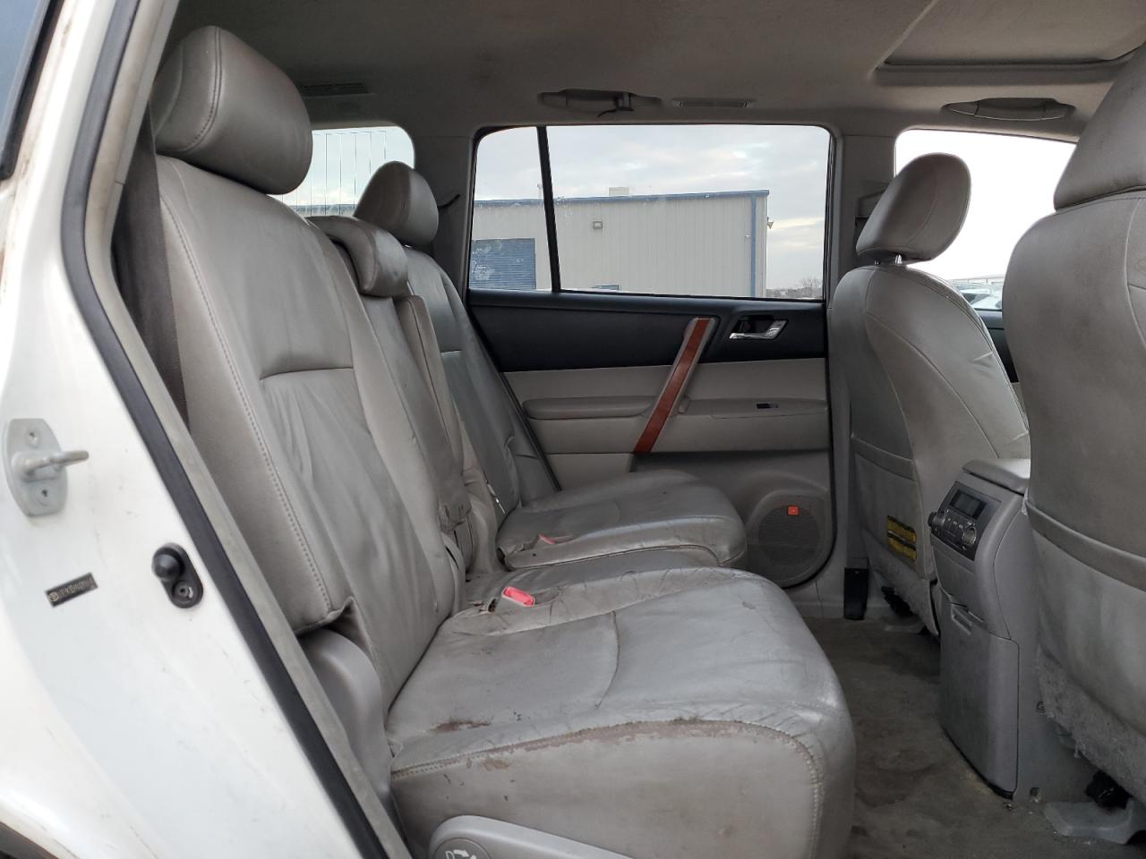 2010 Toyota Highlander - Image 11