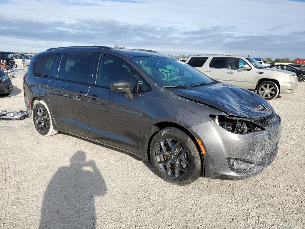 2019 Chrysler Pacifica - Image 4