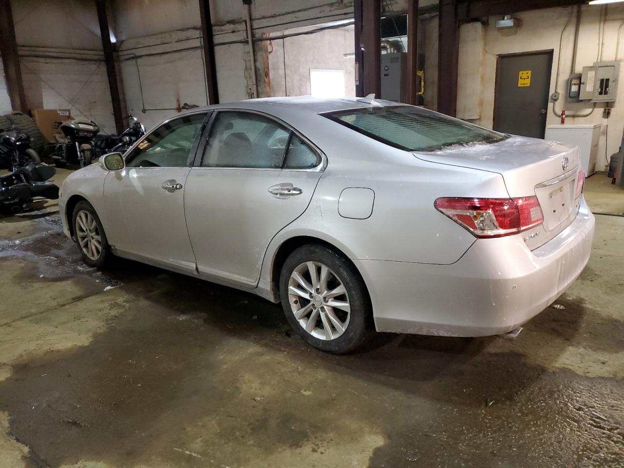 2010 Lexus ES - Image 2