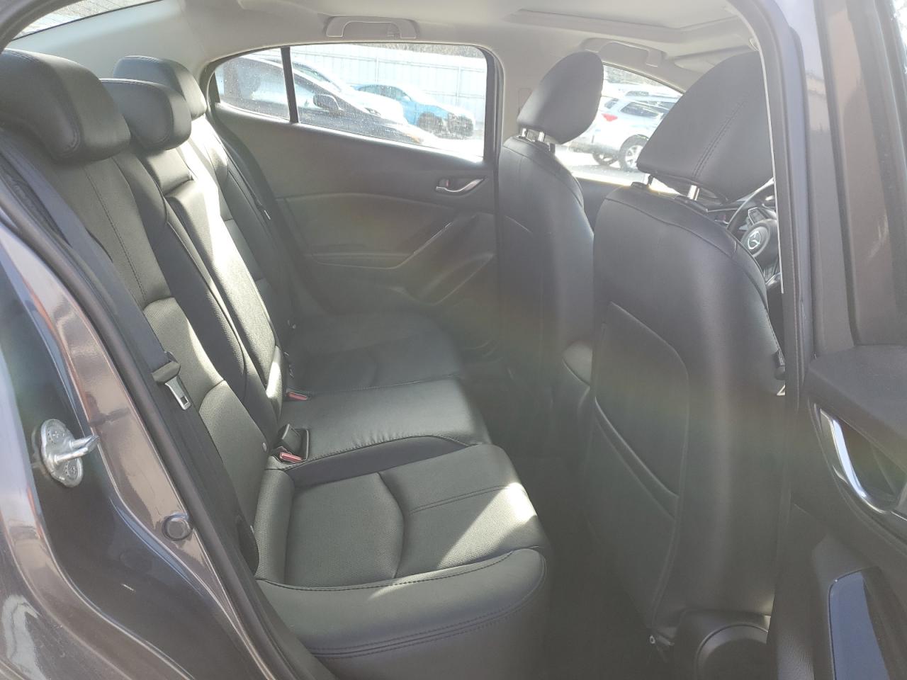 2018 Mazda 3 - Image 10