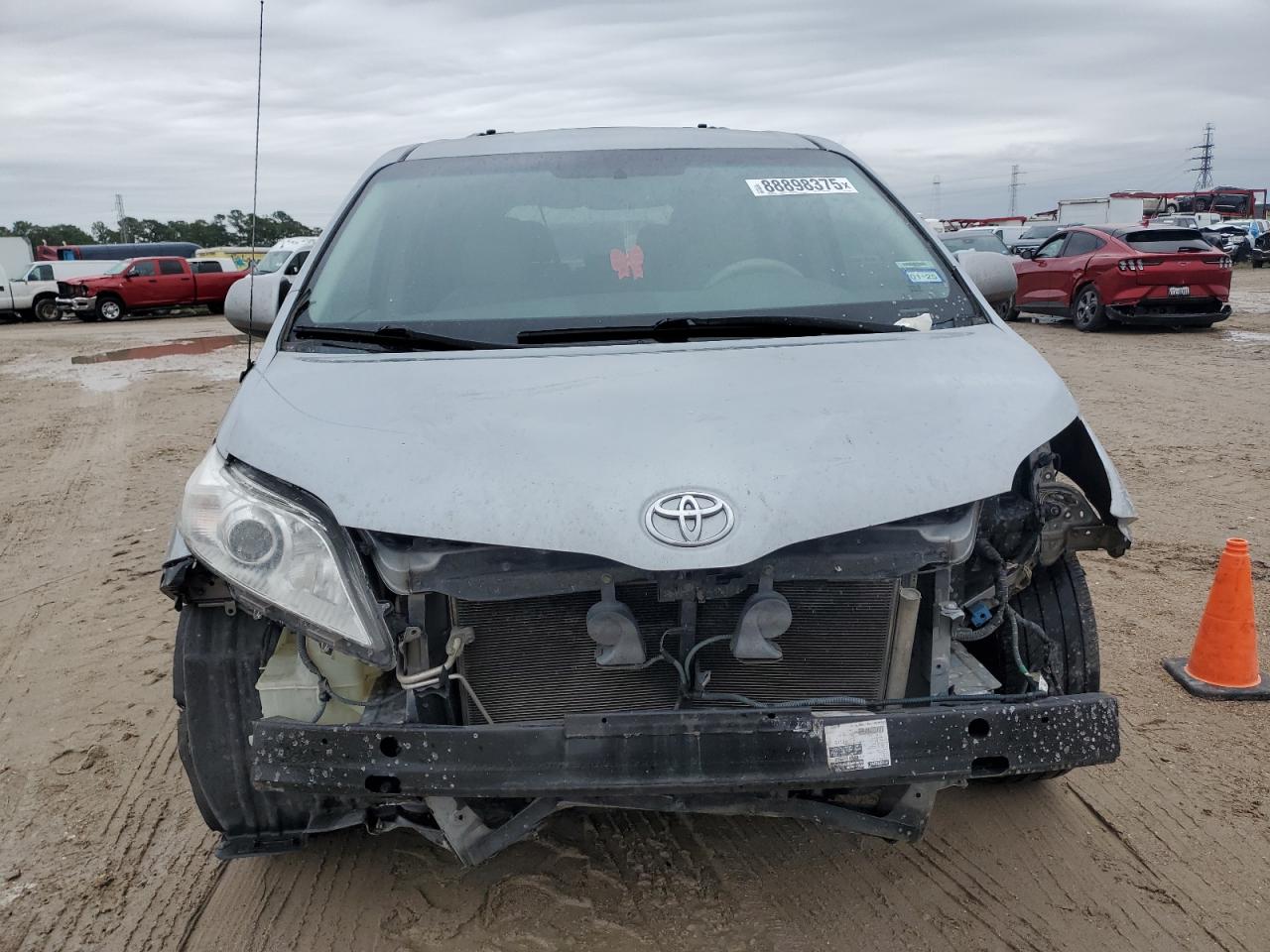 2014 Toyota Sienna - Image 5