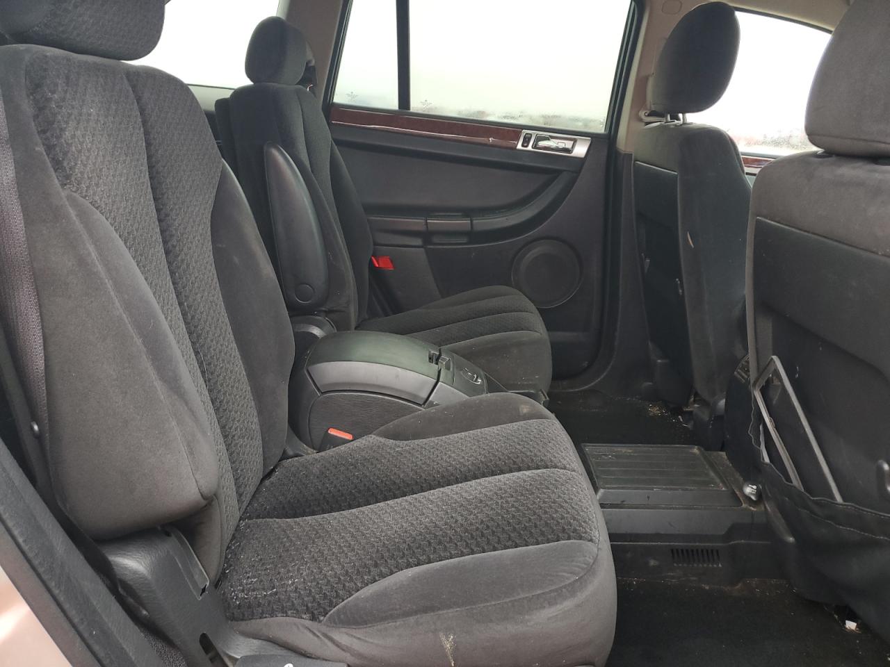 2005 Chrysler Pacifica - Image 11