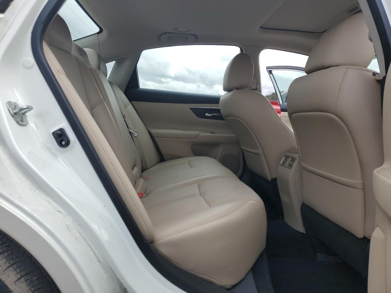 2017 Nissan Altima - Image 10