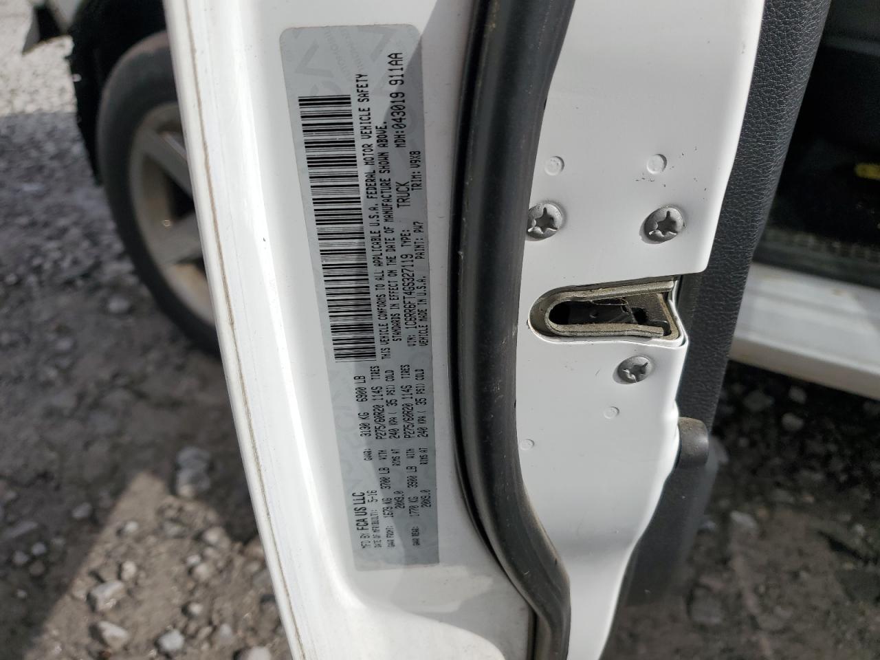2016 RAM 1500 - Image 14