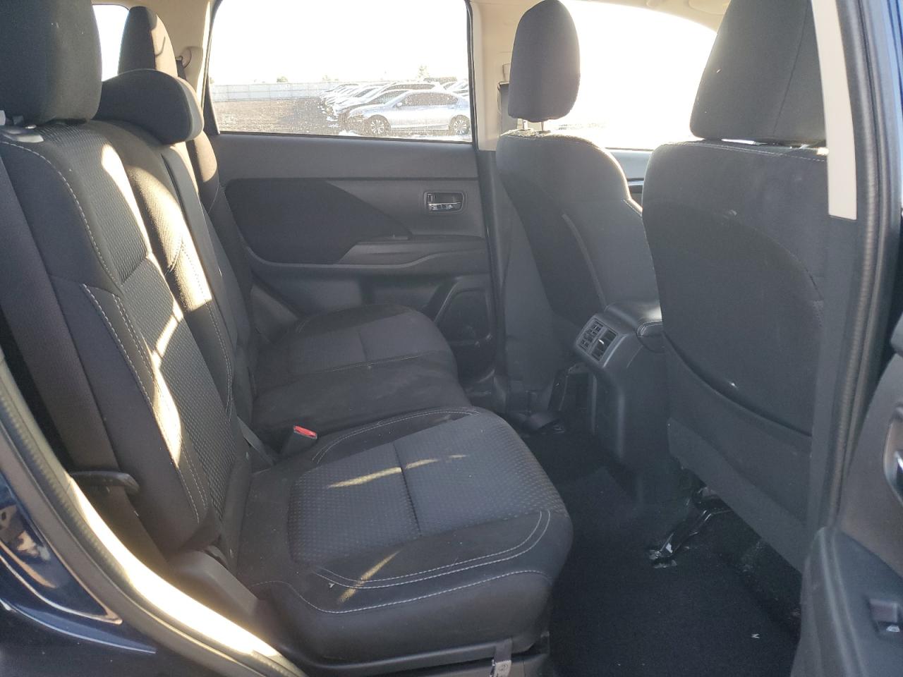 2020 Mitsubishi Outlander - Image 11