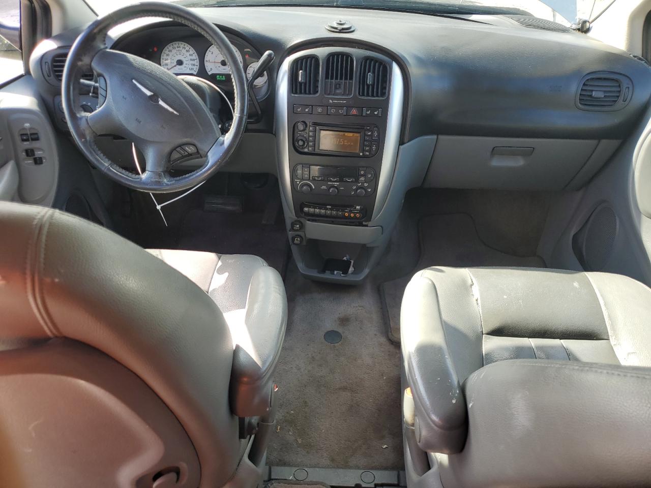 2006 Chrysler Town & Country - Image 8