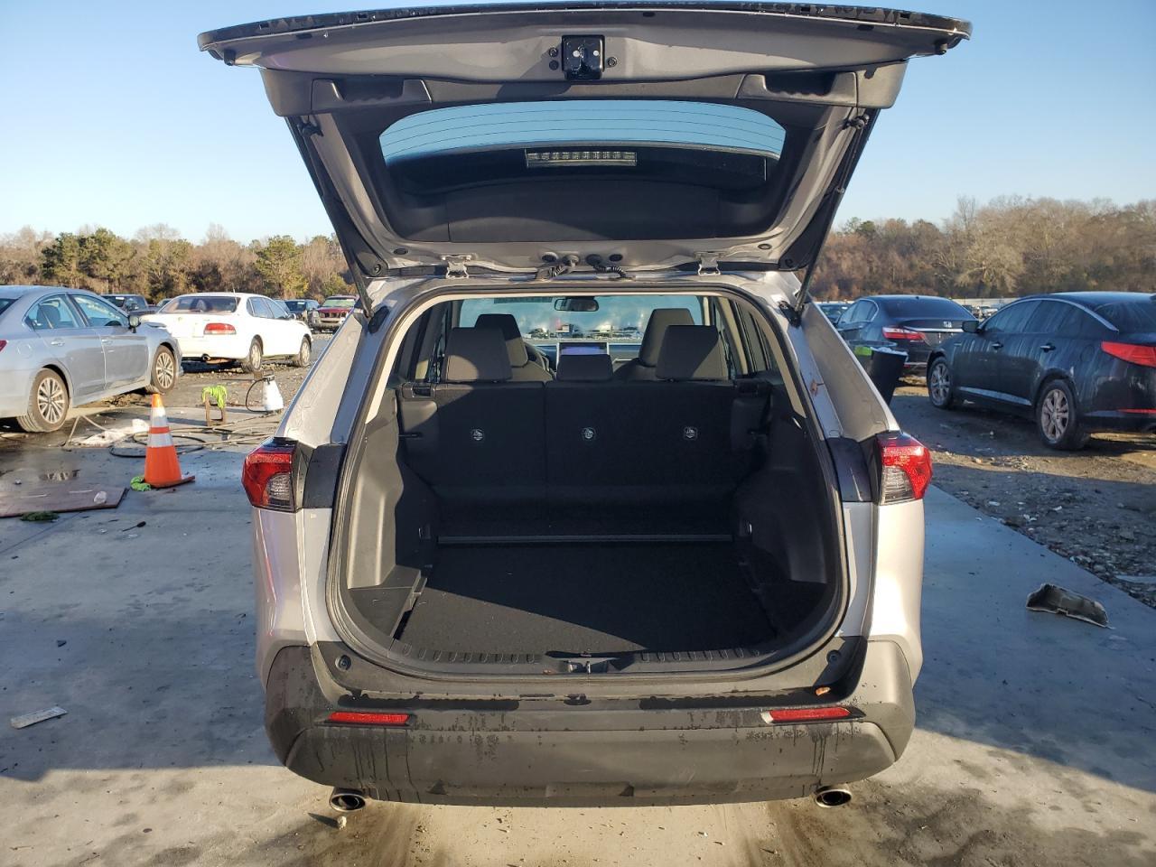 2024 Toyota RAV 4 - Image 6