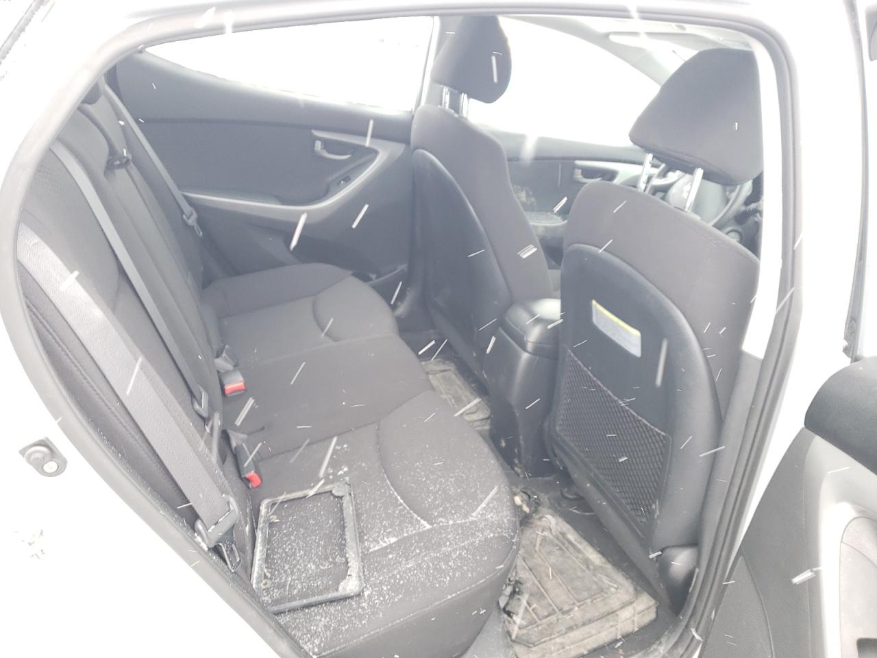 2016 Hyundai Elantra - Image 10
