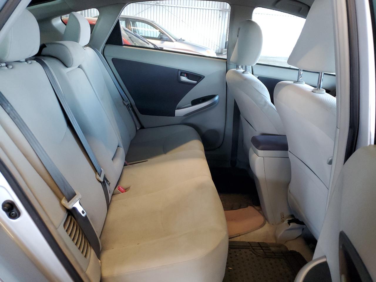2010 Toyota Prius - Image 10