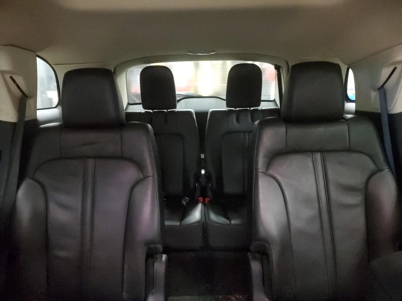 2016 Lincoln MKT - Image 10