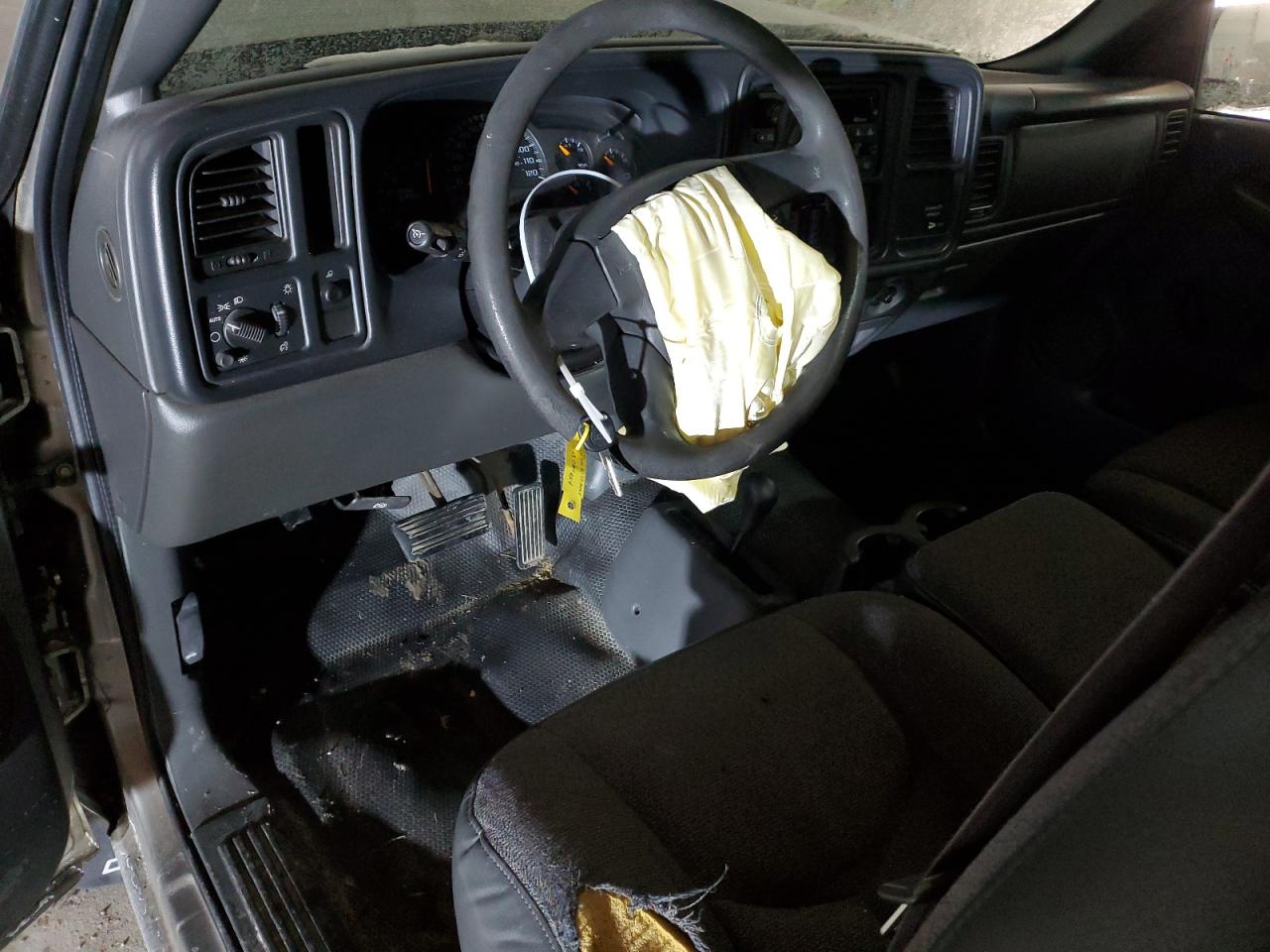 2003 Chevrolet Silverado - Image 8