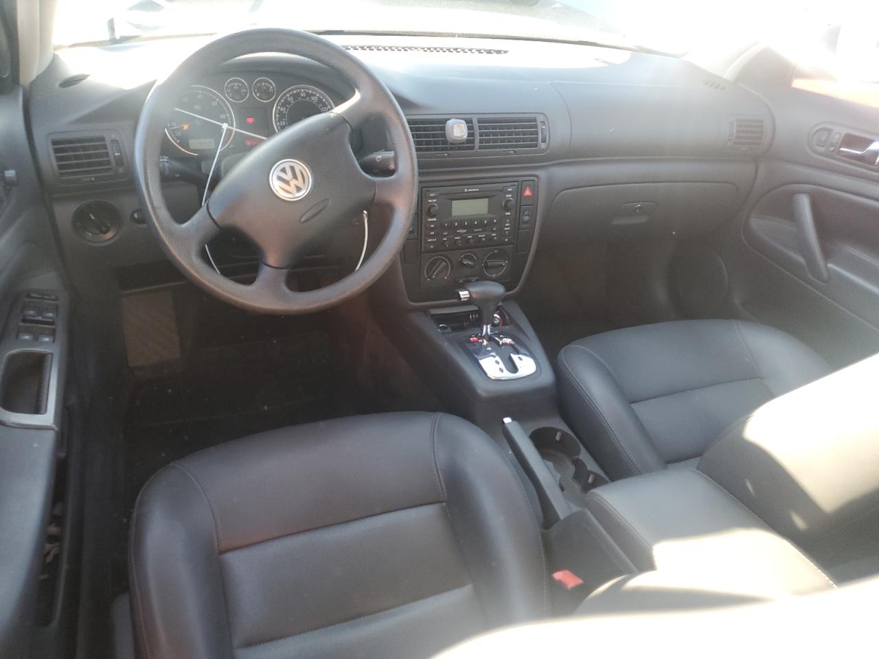 2004 Volkswagen Passat - Image 8