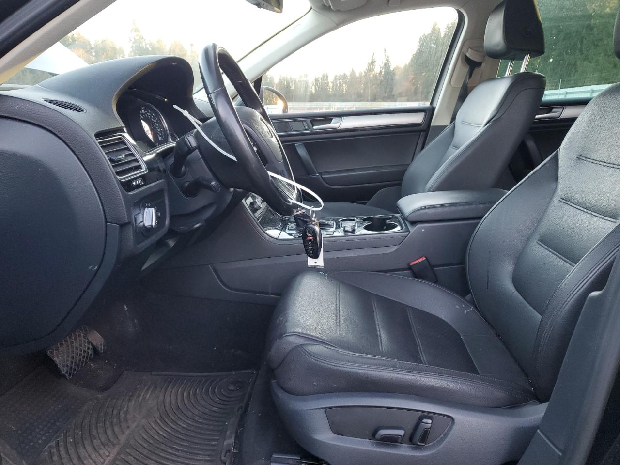 2015 Volkswagen Touareg - Image 7