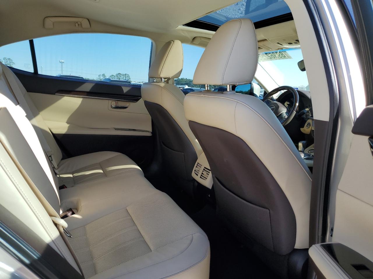 2018 Lexus ES - Image 10