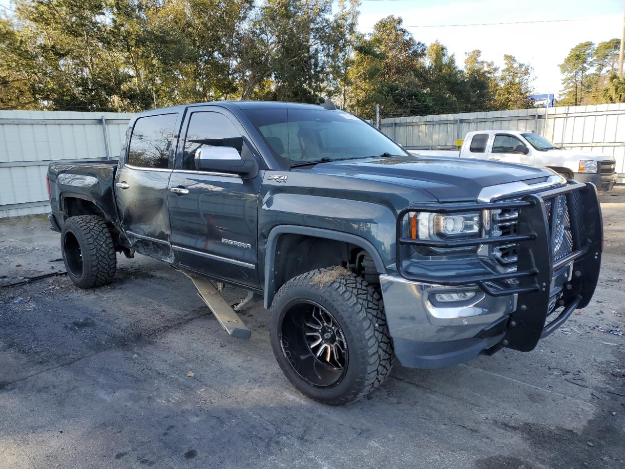 2017 GMC Sierra - Image 4