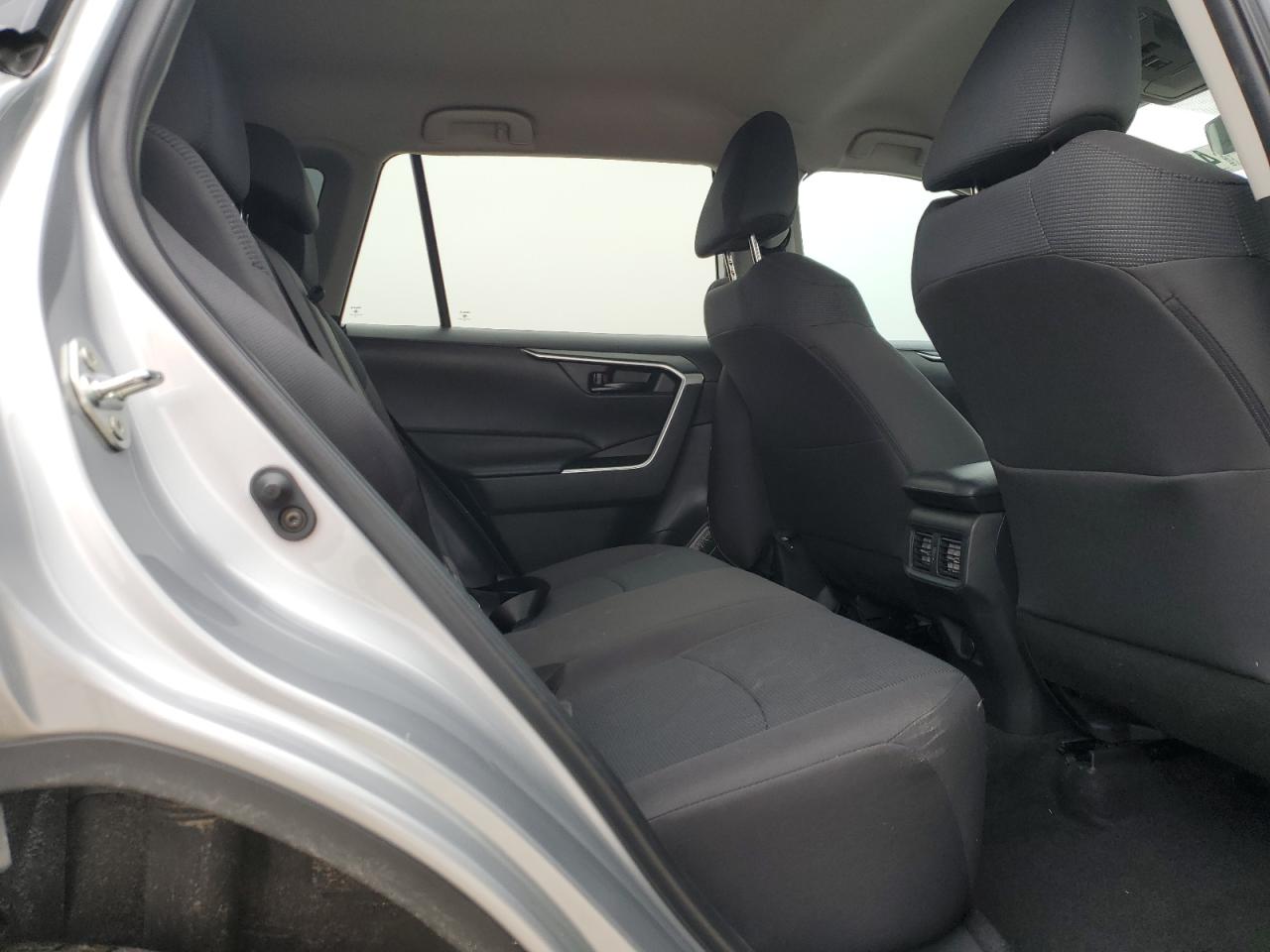 2024 Toyota RAV 4 - Image 12