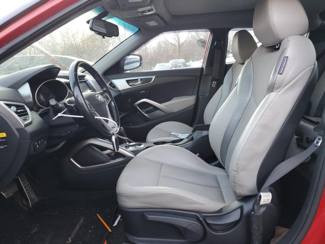 2013 Hyundai Veloster - Image 7