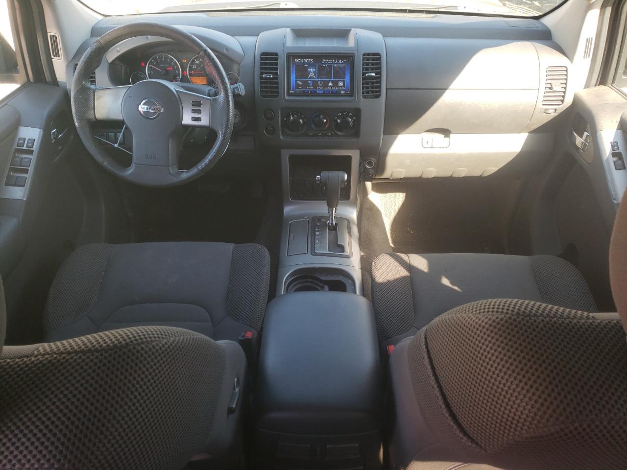 2012 Nissan Pathfinder - Image 8