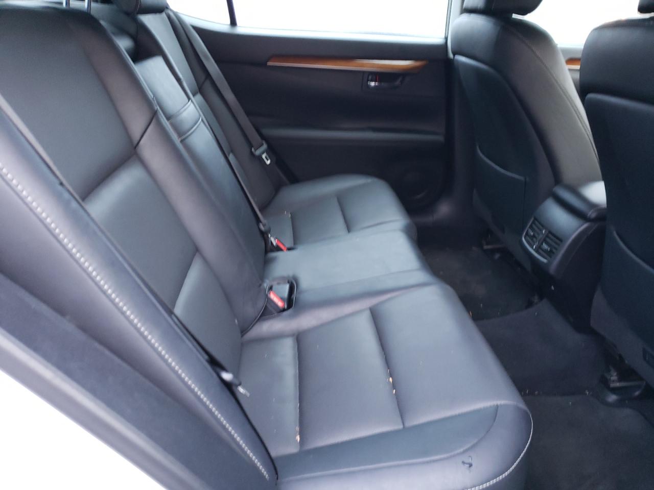 2014 Lexus ES - Image 10