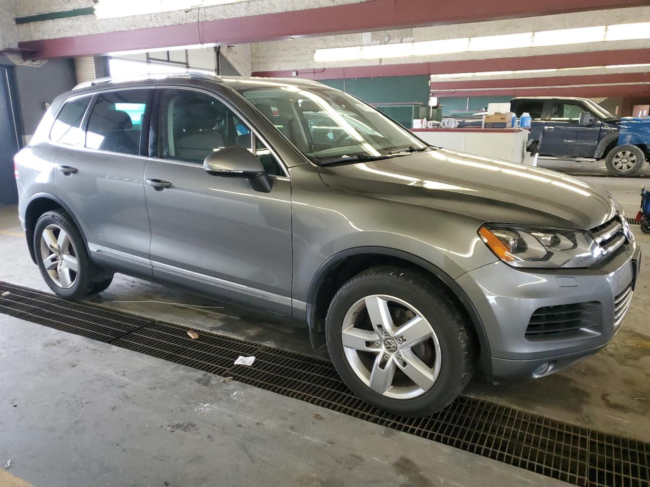 2014 Volkswagen Touareg - Image 4
