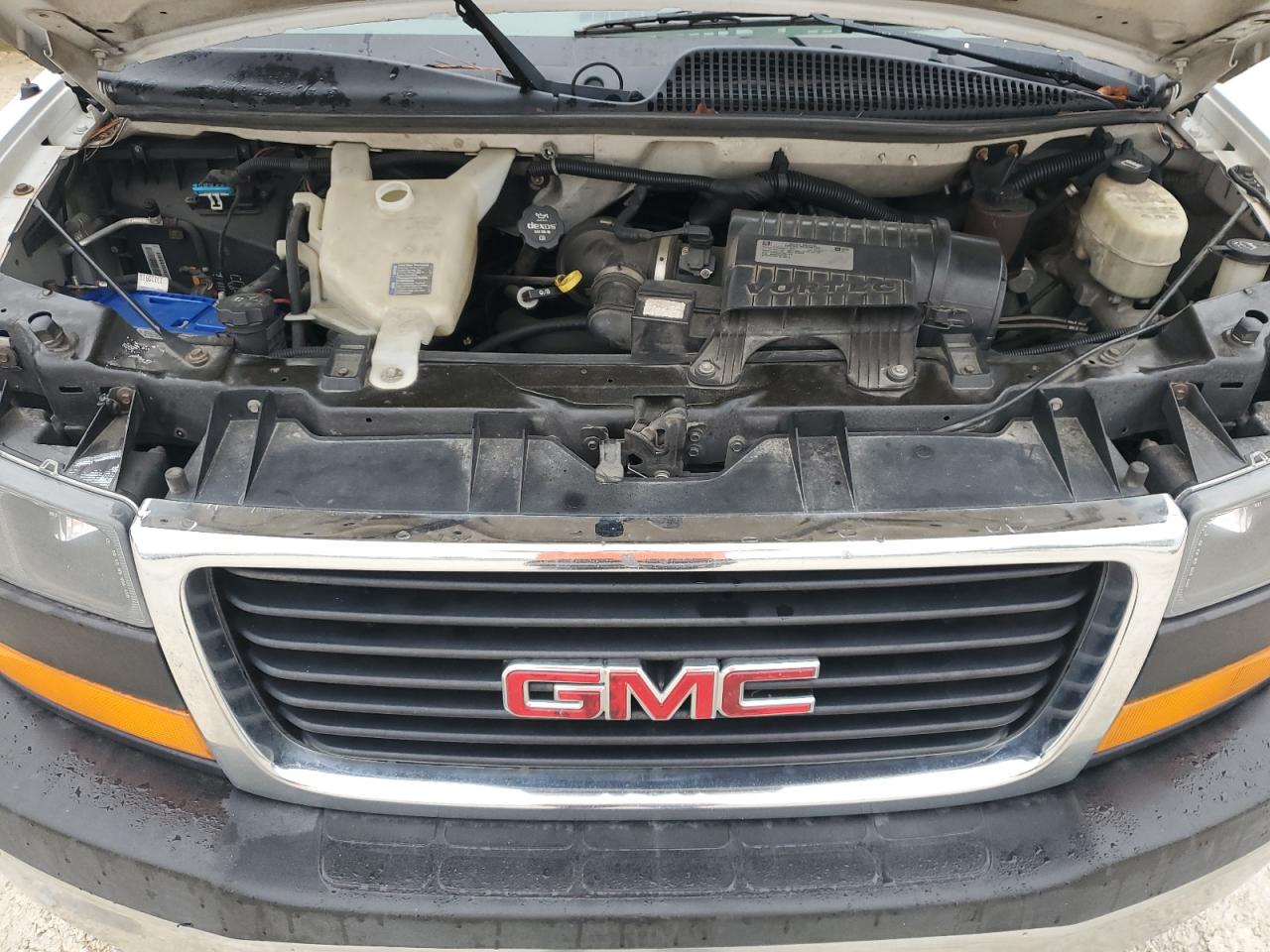 2017 GMC Savana - Image 11