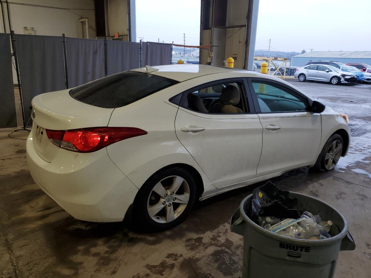 2013 Hyundai Elantra - Image 3