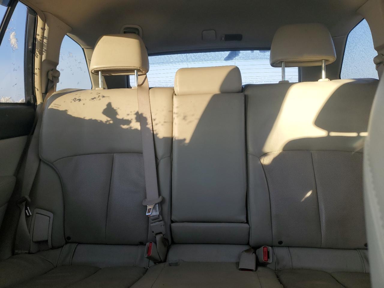2011 Subaru Outback - Image 10