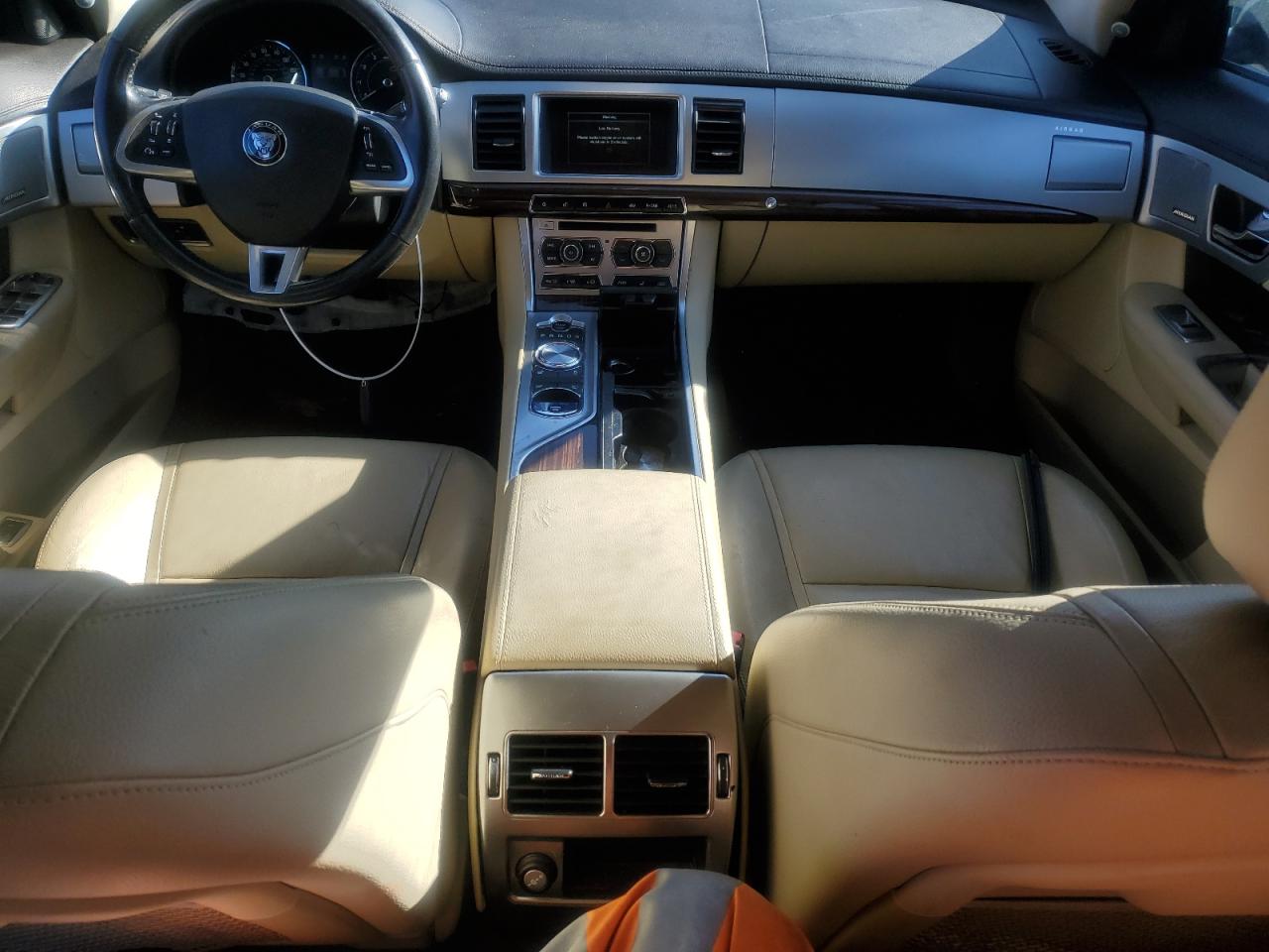 2014 Jaguar XF - Image 8