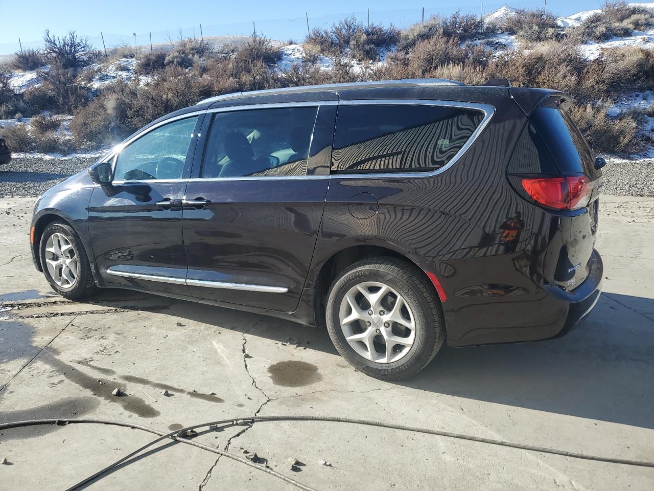 2017 Chrysler Pacifica - Image 2