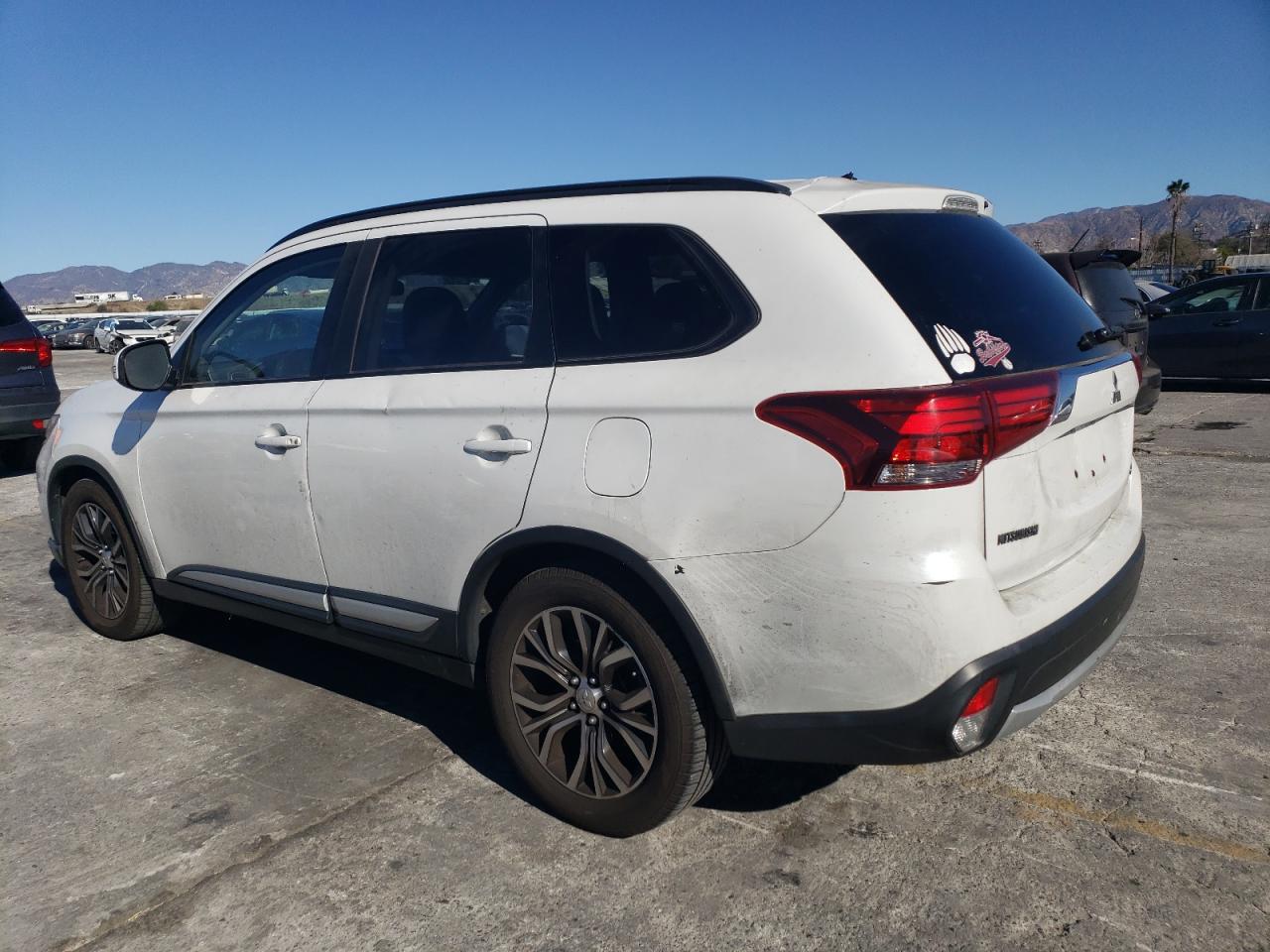 2016 Mitsubishi Outlander - Image 2