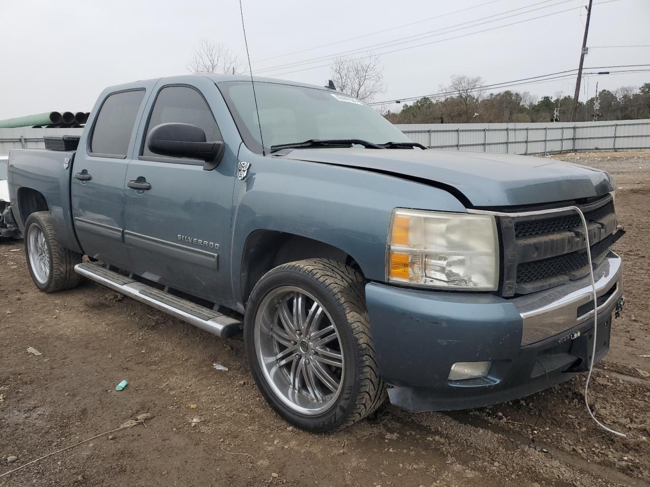 2011 Chevrolet Silverado - Image 4