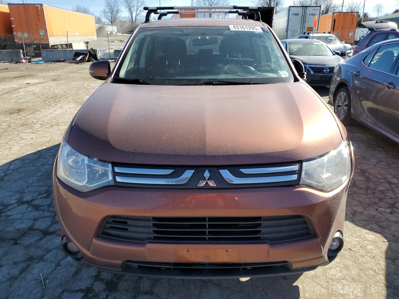 2014 Mitsubishi Outlander - Image 5