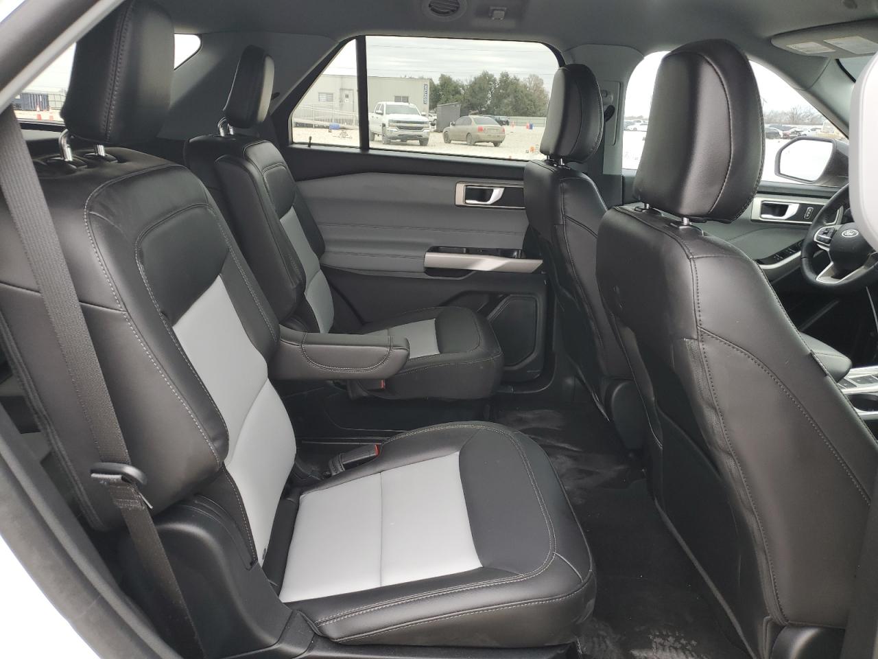 2023 Ford Explorer - Image 11