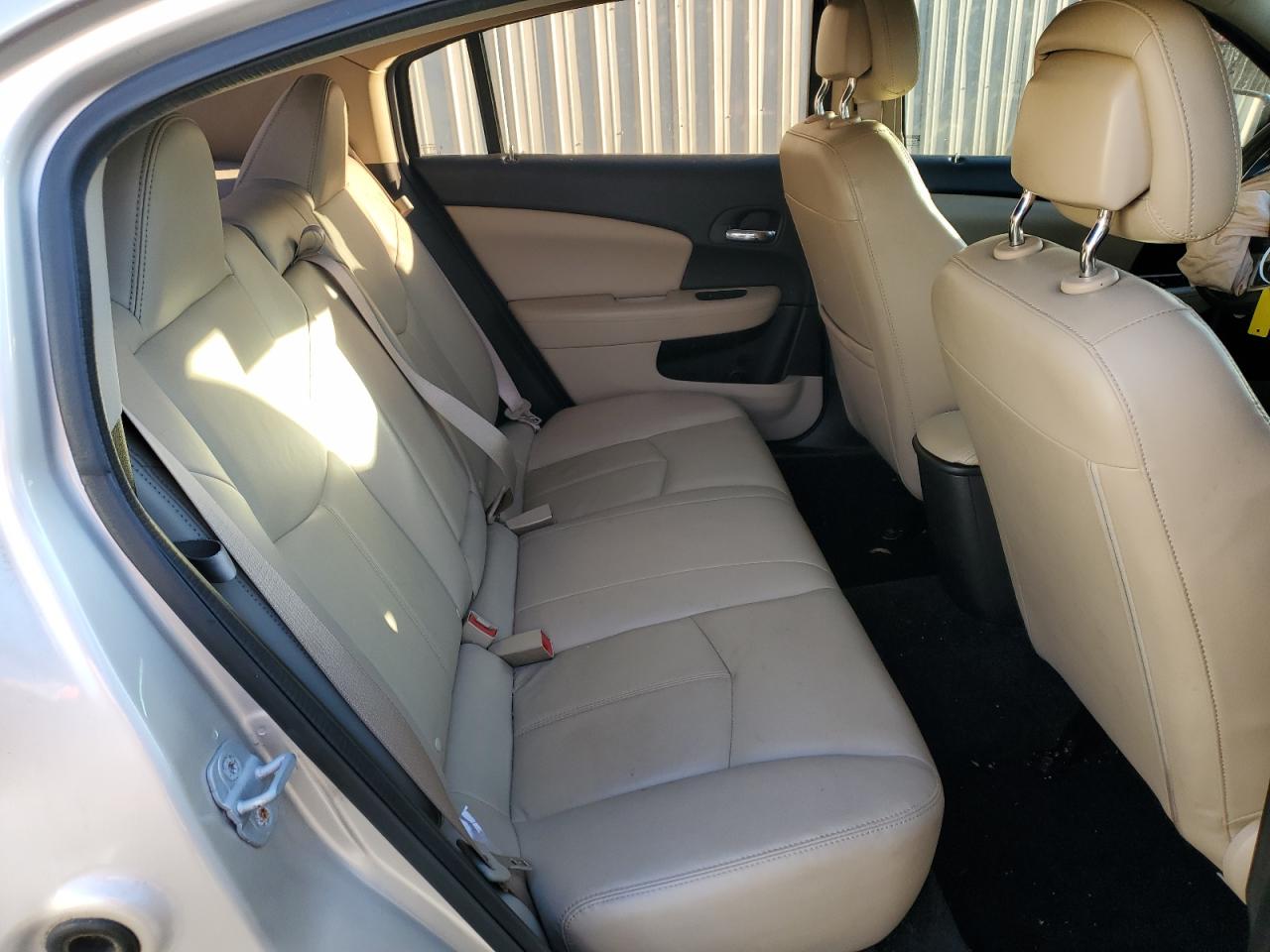 2013 Chrysler 200 - Image 10