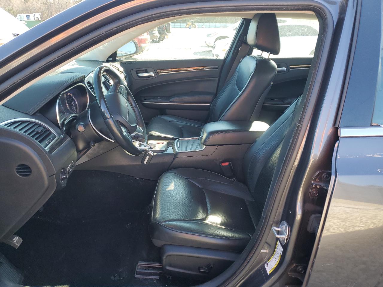 2019 Chrysler 300 - Image 7