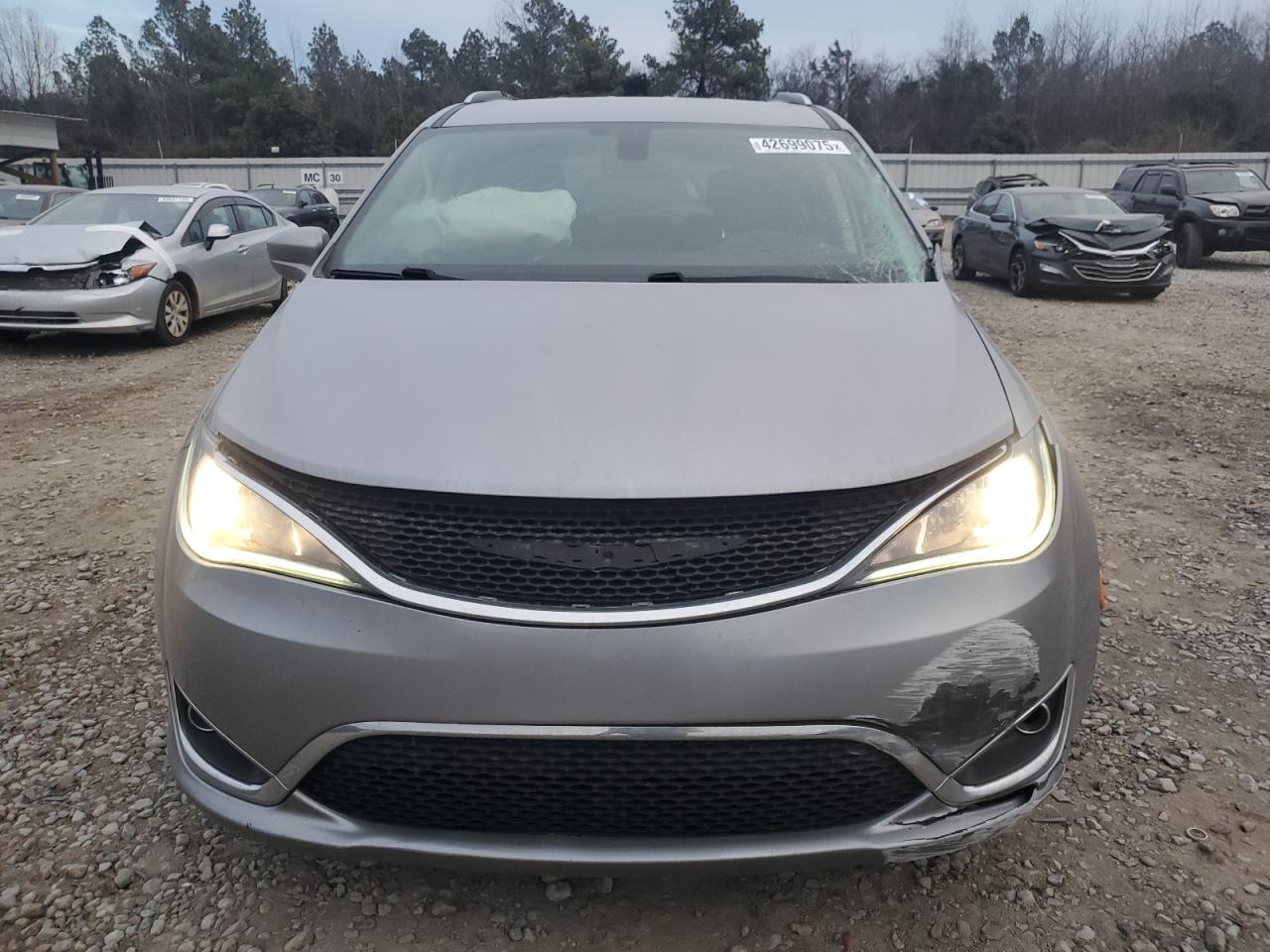2019 Chrysler Pacifica - Image 5
