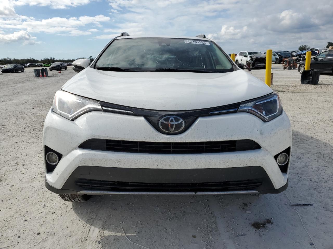 2017 Toyota RAV 4 - Image 5