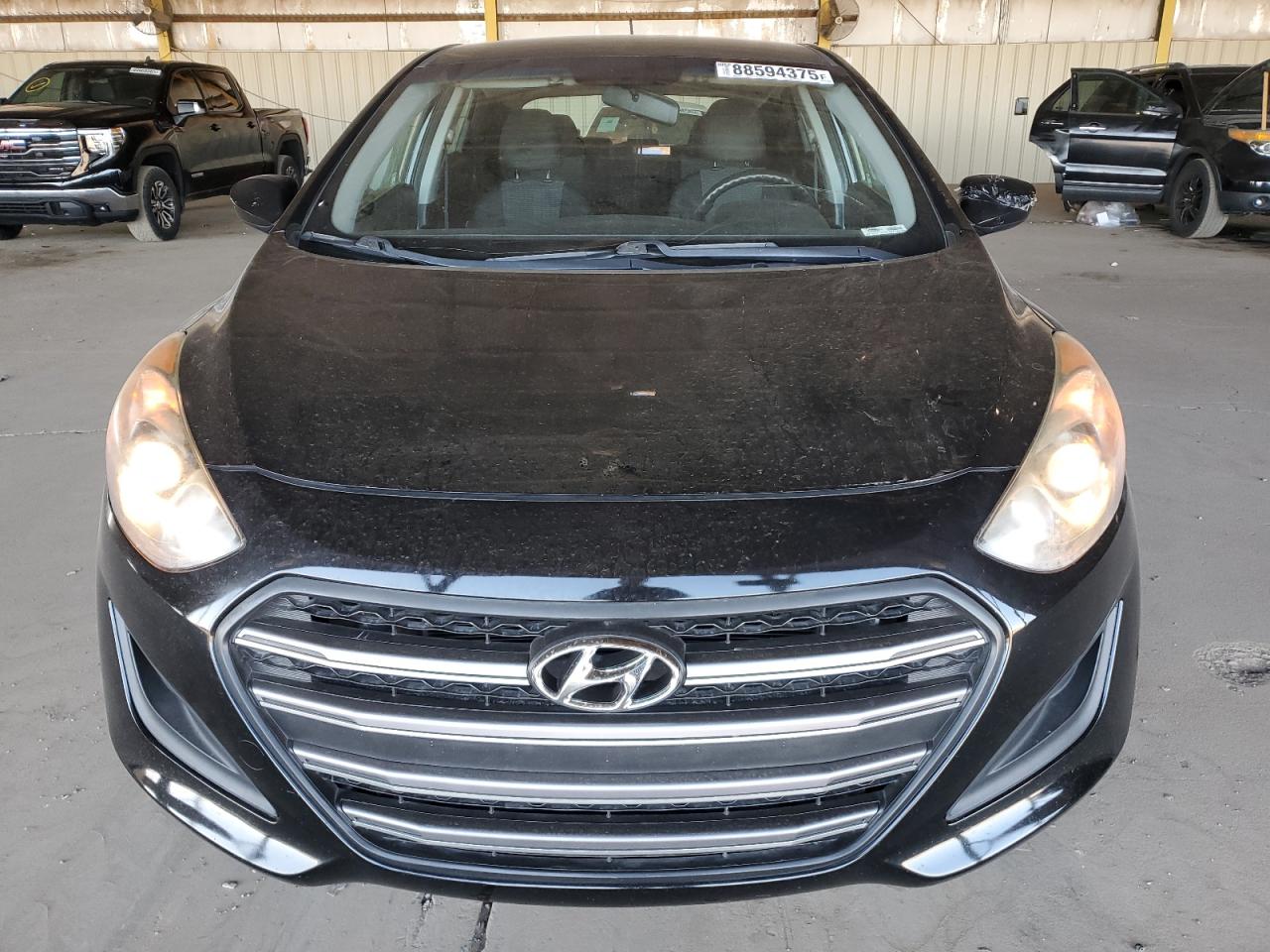2017 Hyundai Elantra - Image 5