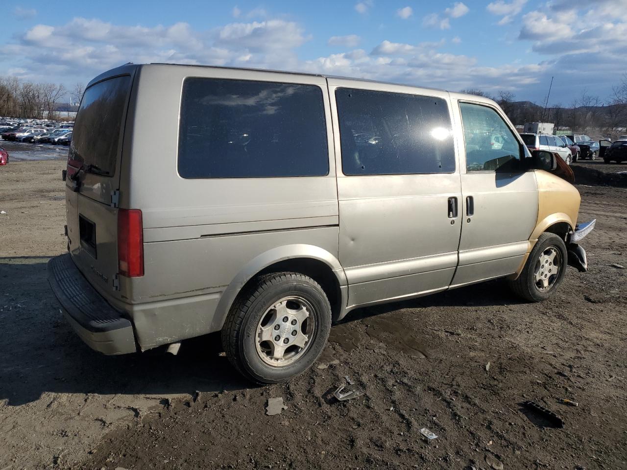 2004 Chevrolet Astro - Image 3