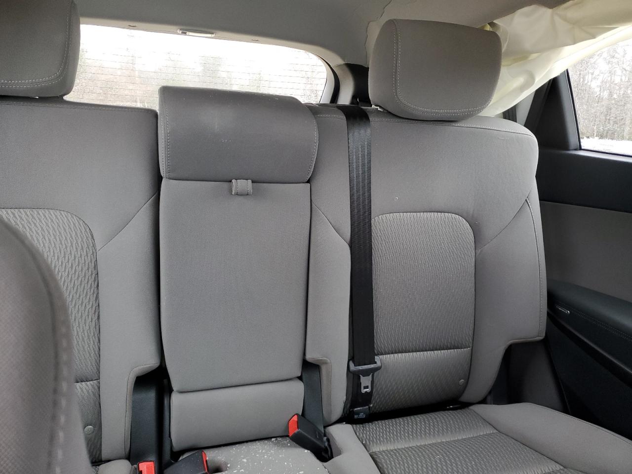 2016 Hyundai Santa Fe - Image 10