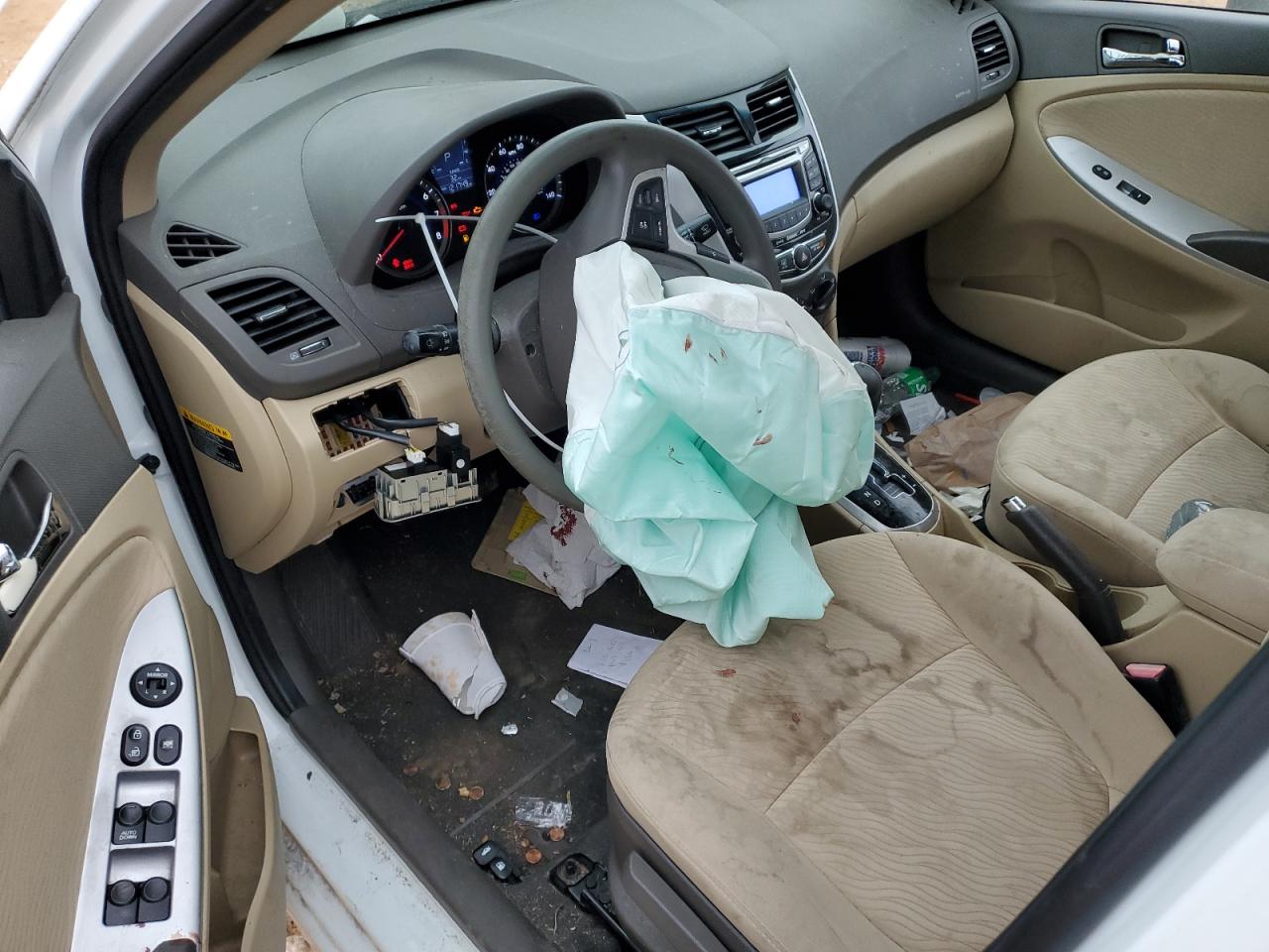 2013 Hyundai Accent - Image 8