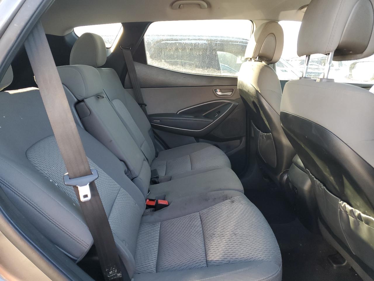 2018 Hyundai Santa Fe - Image 11